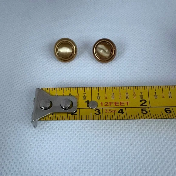 Vintage luminous Cat's Eye Stone Stud Earrings - Gold Tone - Picture 5 of 5